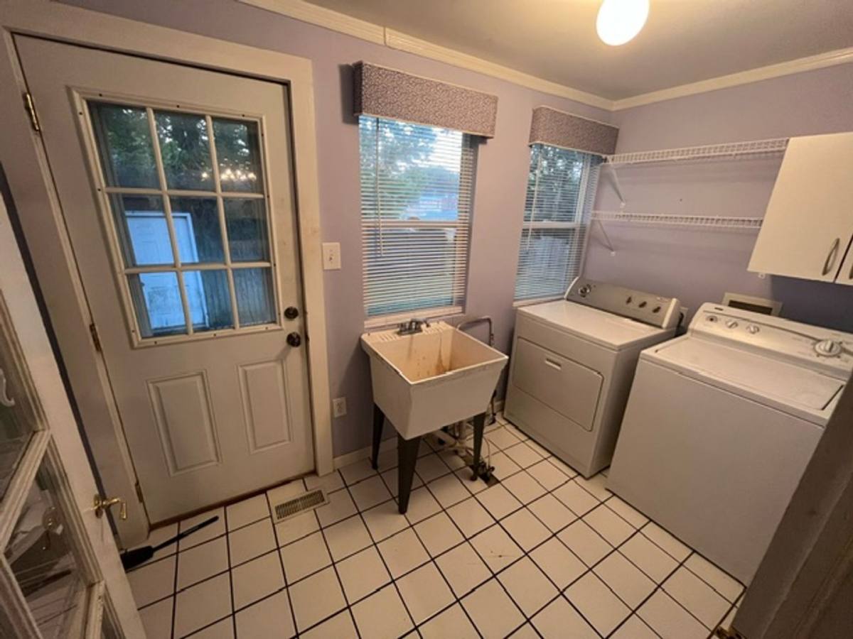 House for rent at 104 S Walnut St, Wilmore, KY 40390