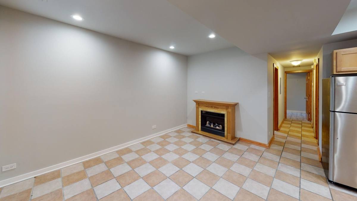 Apartment for rent at 1521 N Bosworth, Chicago, IL 60642