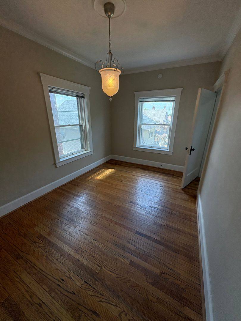 Apartment for rent at 115 N 33rd St, Omaha, NE 68131