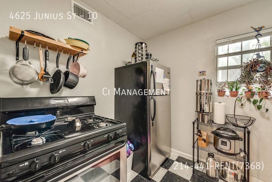 Apartment for rent at 4625 Junius St #10, Dallas, TX 75246