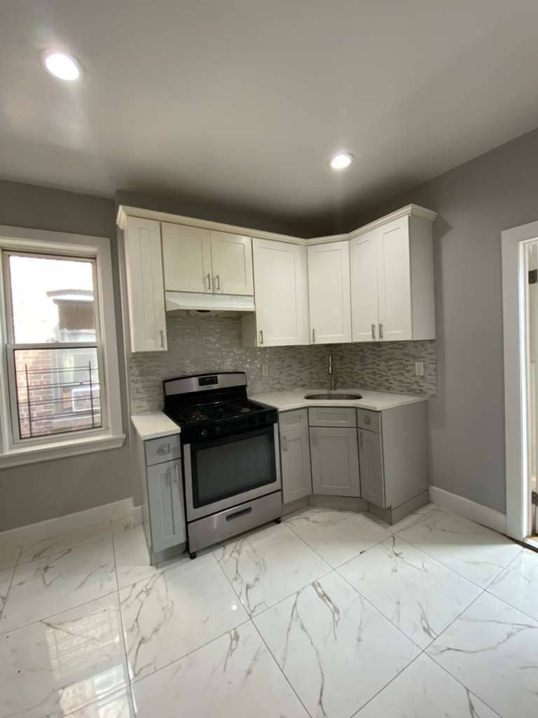 Apartment for rent at 114 Maple St #3L, Yonkers, NY 10701