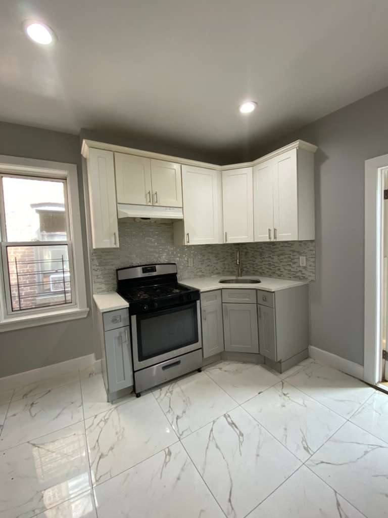 Apartment for rent at 114 Maple St #3L, Yonkers, NY 10701