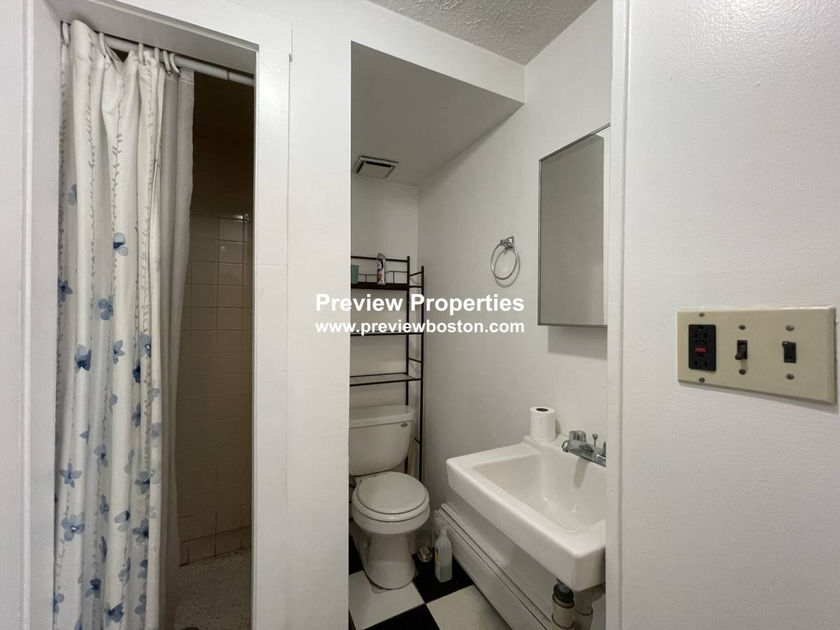 Apartment for rent at 41 Anderson St #4-2P, Boston, MA 02113