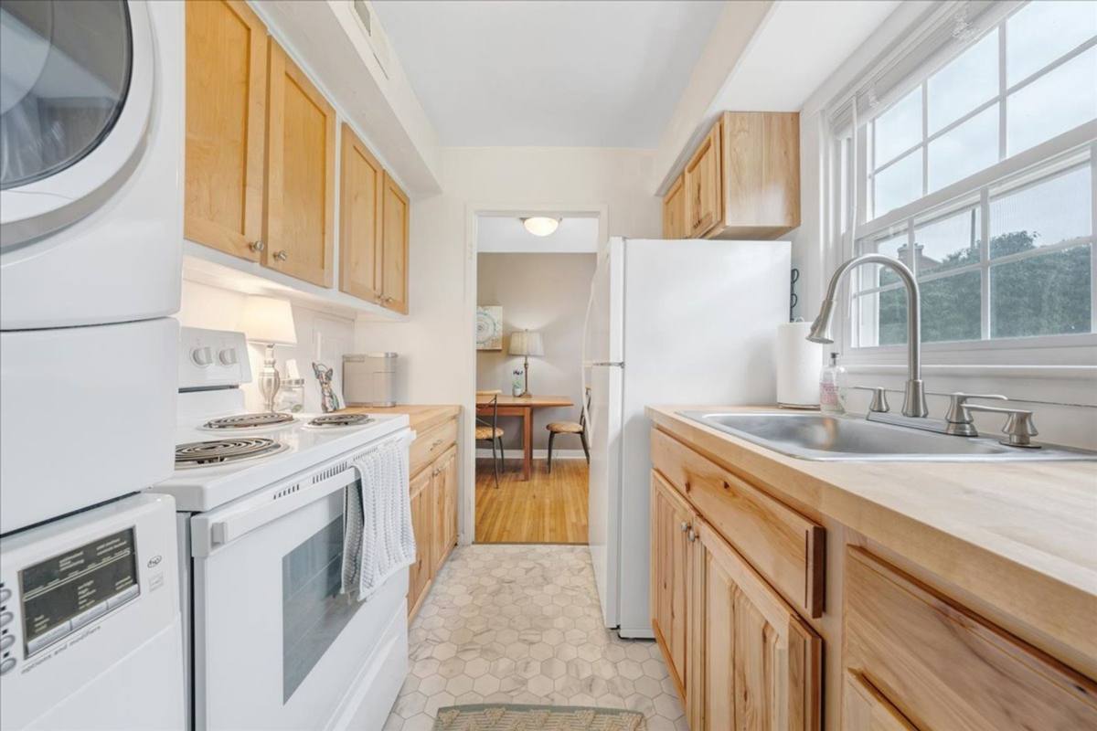 Apartment for rent at 201-211 E Nelson St, Lexington, VA 24450