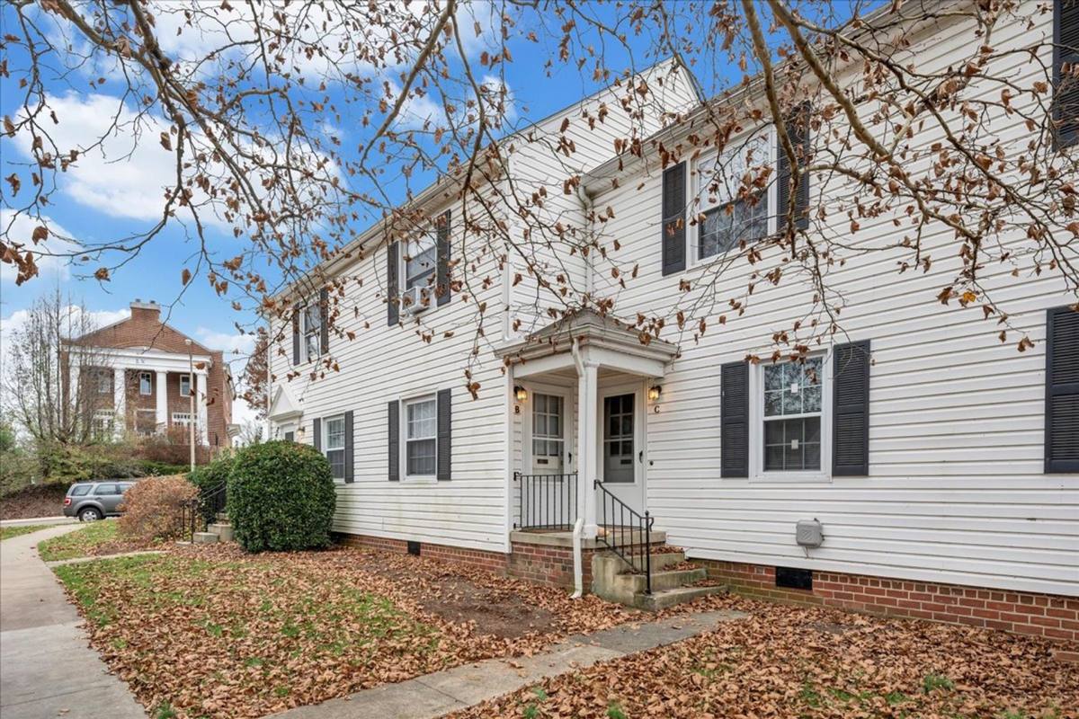 Apartment for rent at 201-211 E Nelson St, Lexington, VA 24450