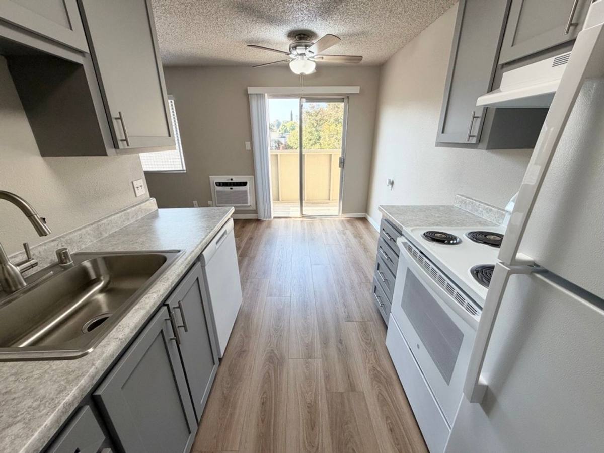 Apartment for rent at 289 W Santa Ana Ave, Clovis, CA 93612