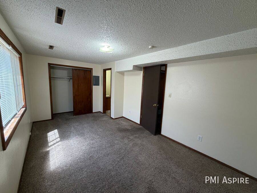 Apartment for rent at 1924 Meadow Dr #5, Longmont, CO 80501