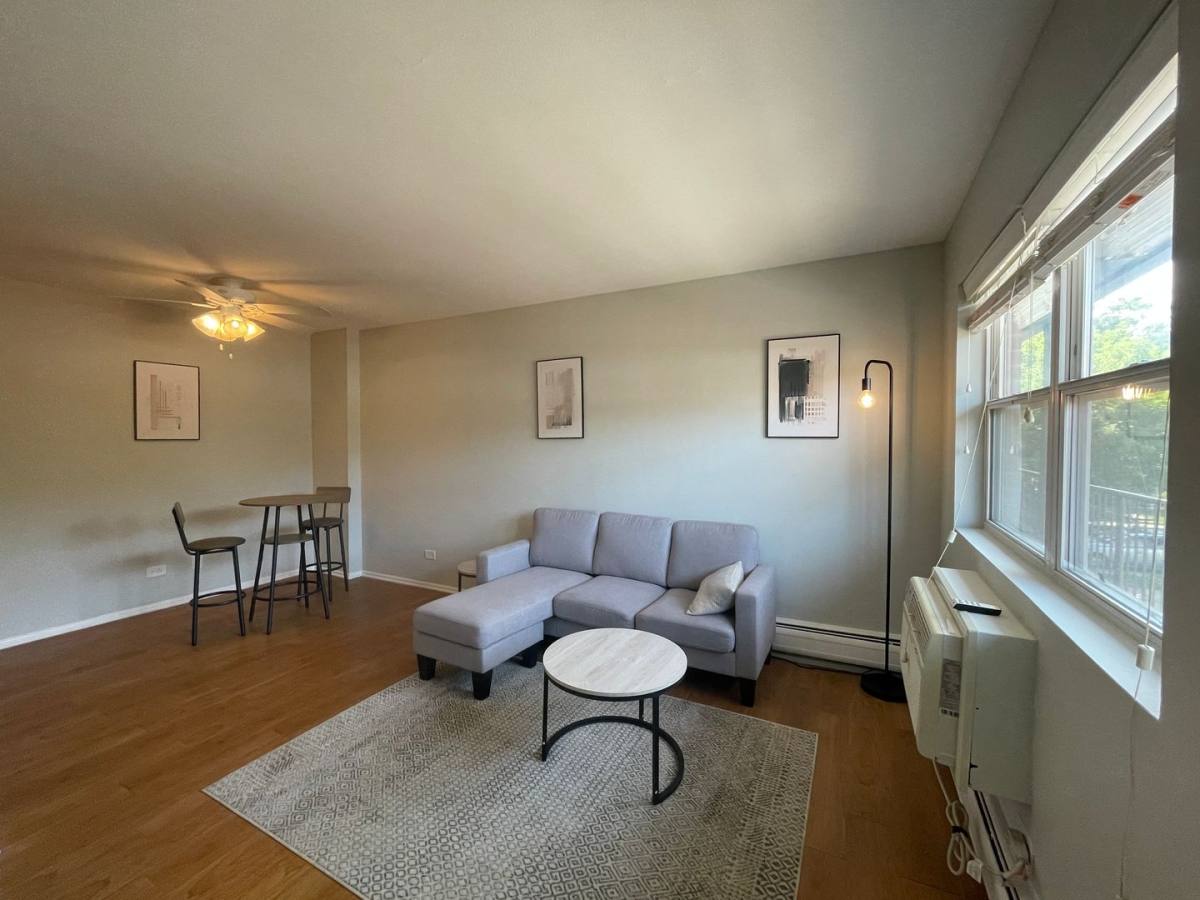 Apartment for rent at 4616 N Beacon St #1A, Chicago, IL 60640