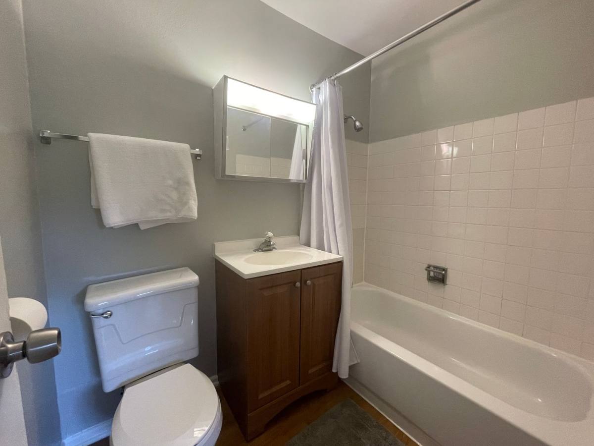 Apartment for rent at 4616 N Beacon St #1A, Chicago, IL 60640