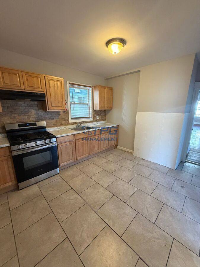 Apartment for rent at 76 Halstead St #1, Newark, NJ 07106