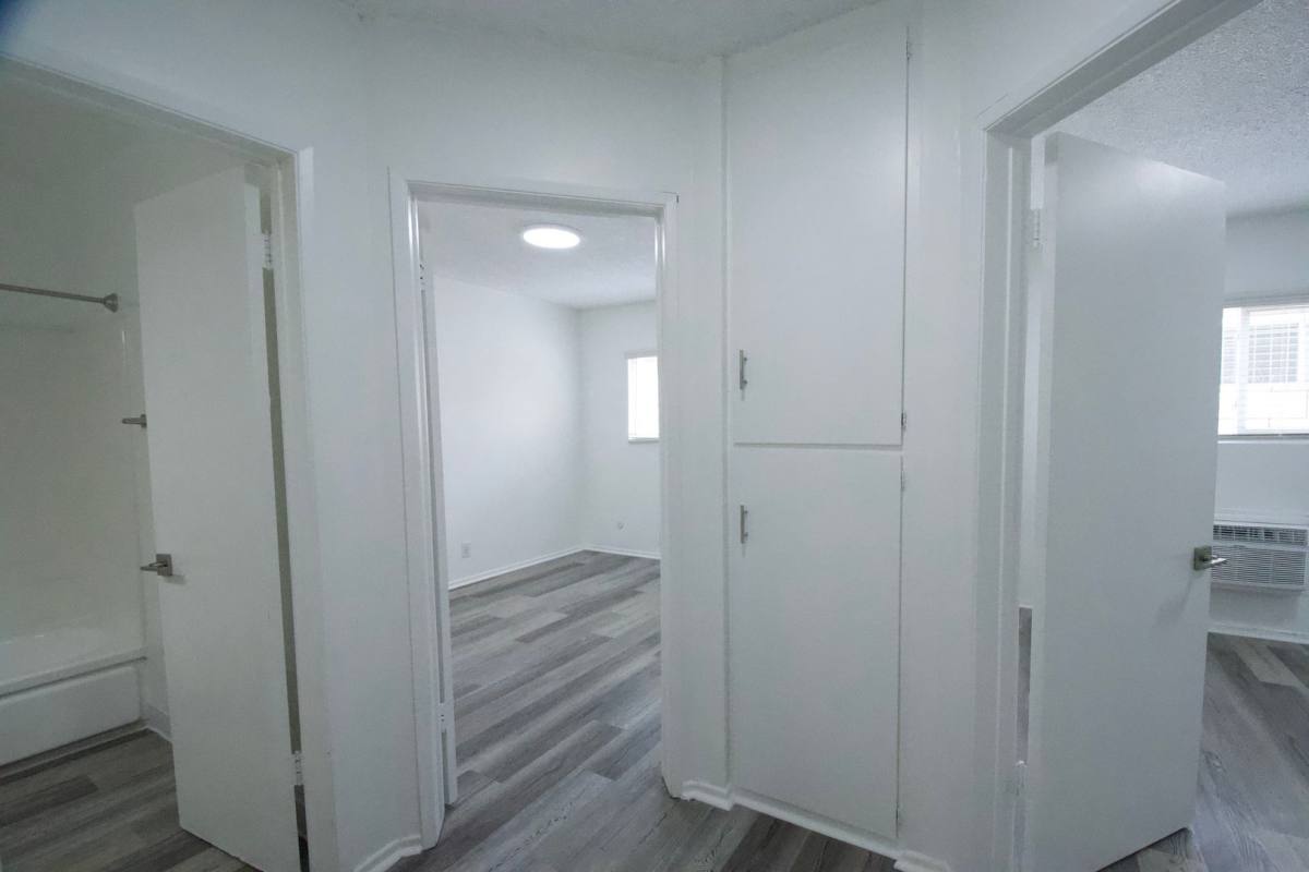 Apartment for rent at 10847 Kling St, North Hollywood, CA 91602