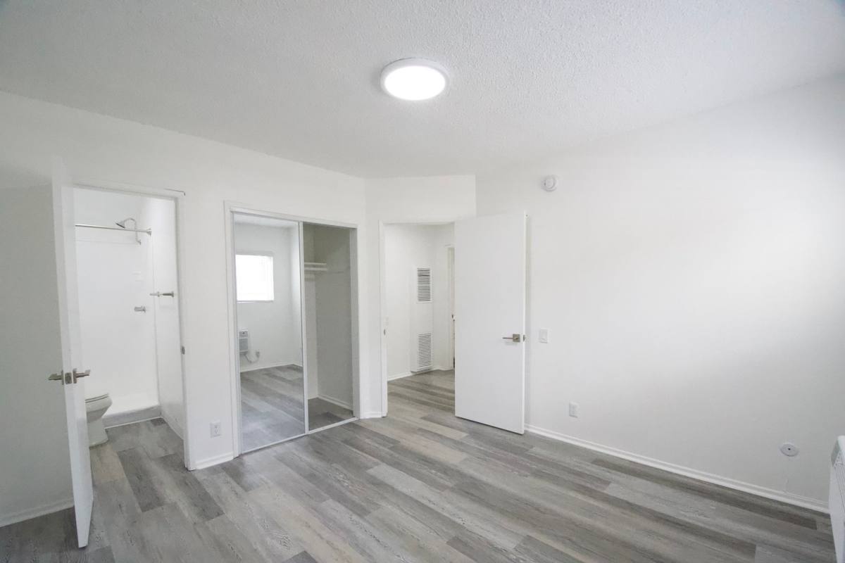 Apartment for rent at 10847 Kling St, North Hollywood, CA 91602