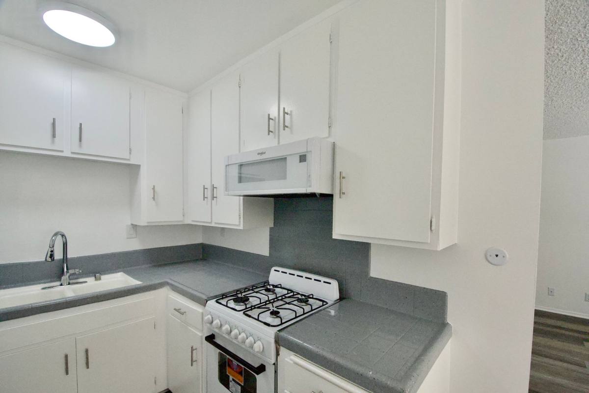 Apartment for rent at 10847 Kling St, North Hollywood, CA 91602