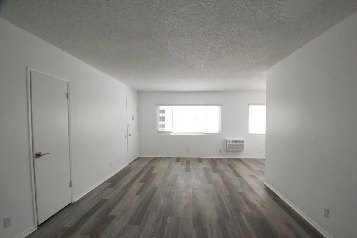 Apartment for rent at 10847 Kling St, North Hollywood, CA 91602