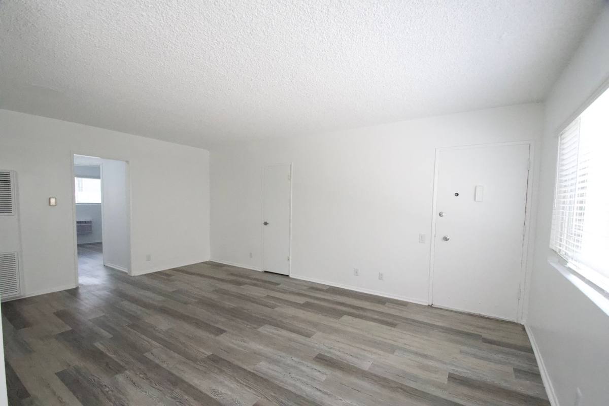 Apartment for rent at 10847 Kling St, North Hollywood, CA 91602