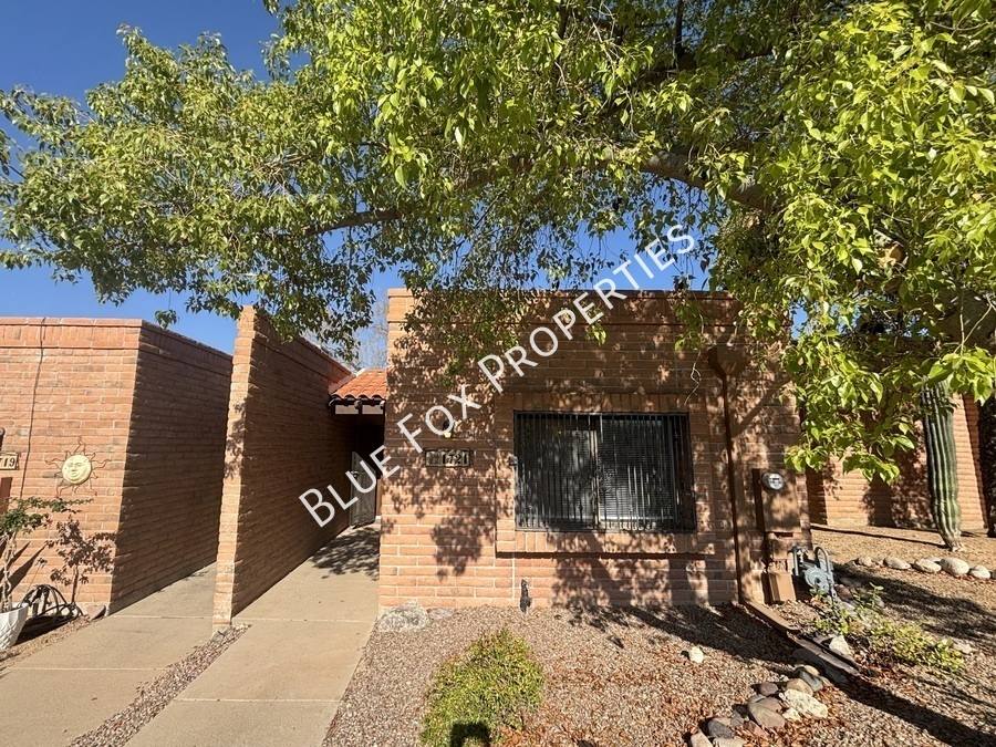 Townhouse for rent at 1721 W Dalehaven Circle, Tucson, AZ 85704