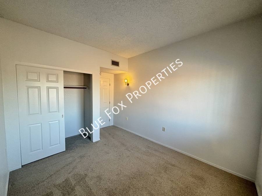 Townhouse for rent at 1721 W Dalehaven Circle, Tucson, AZ 85704