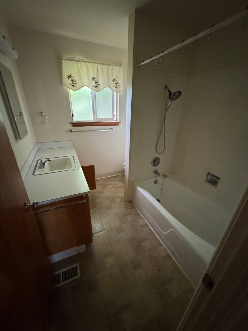 Apartment for rent at 1302 S 16th Ave, Yakima, WA 98902