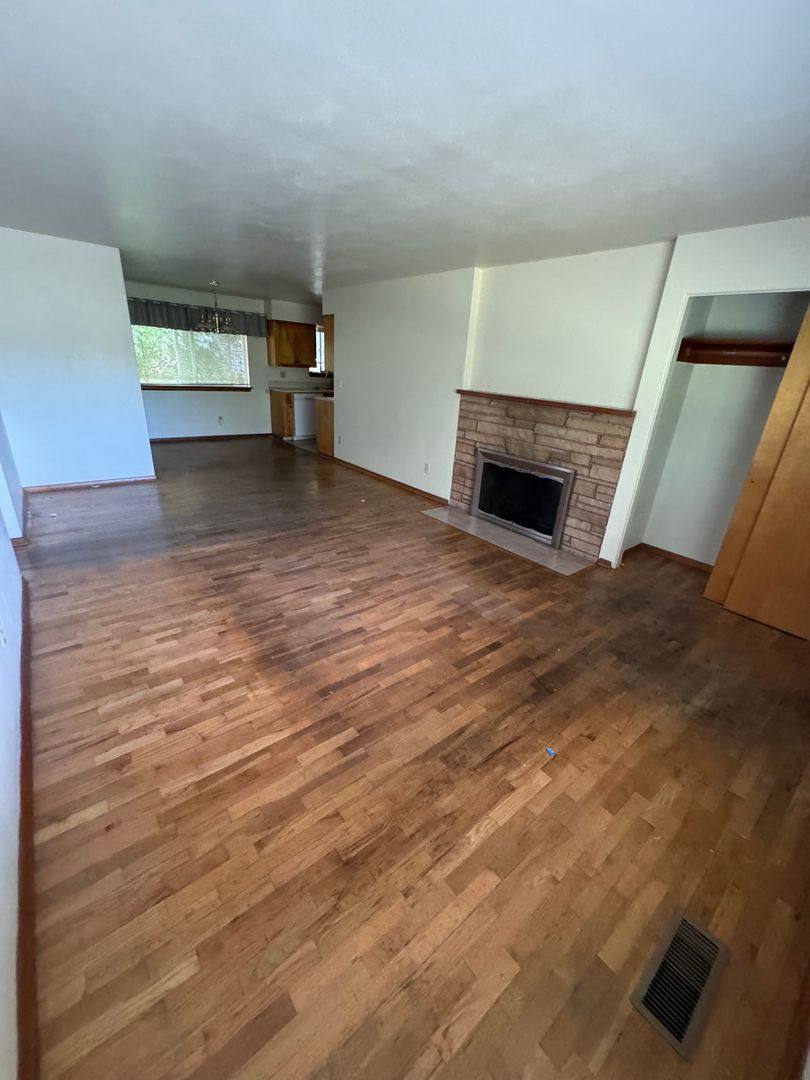 Apartment for rent at 1302 S 16th Ave, Yakima, WA 98902