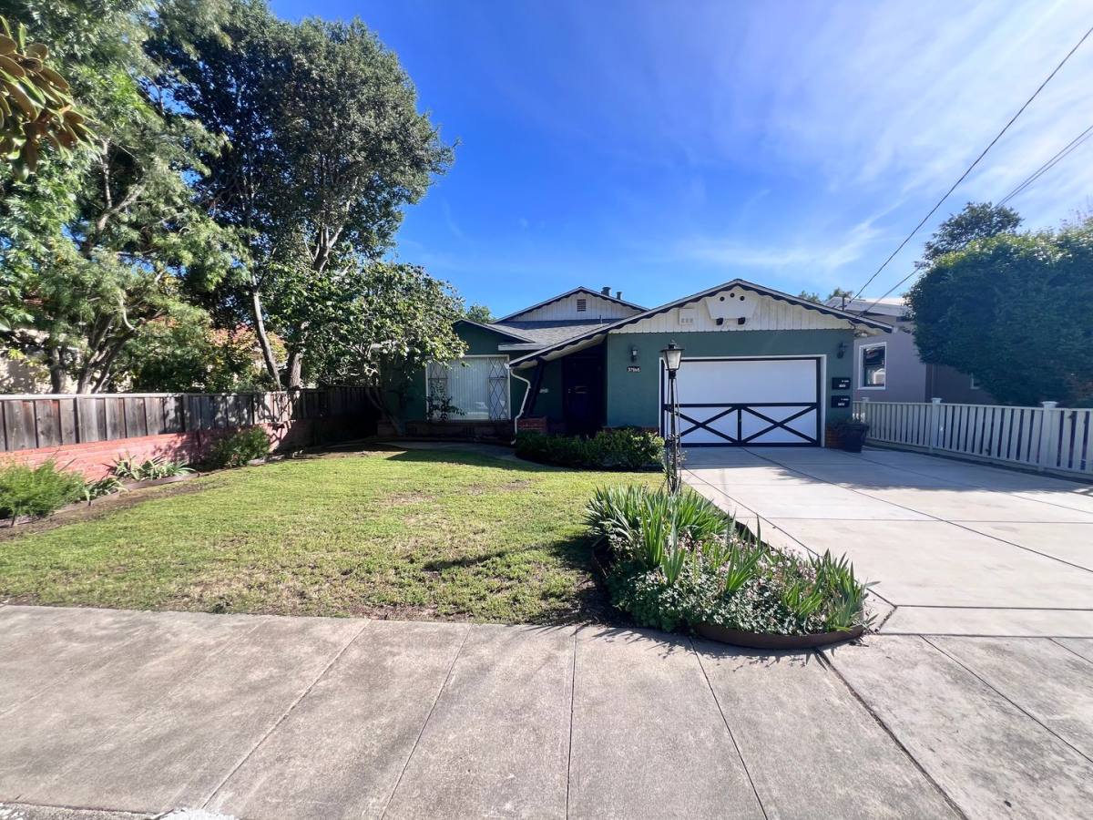 Townhouse for rent at 37565 2nd St, Fremont, CA 94536