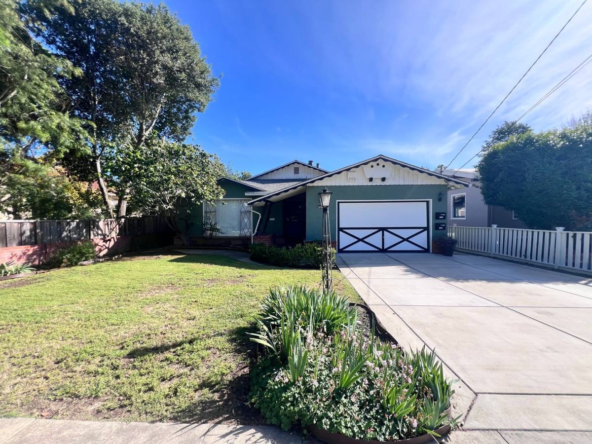 Townhouse for rent at 37565 2nd St, Fremont, CA 94536