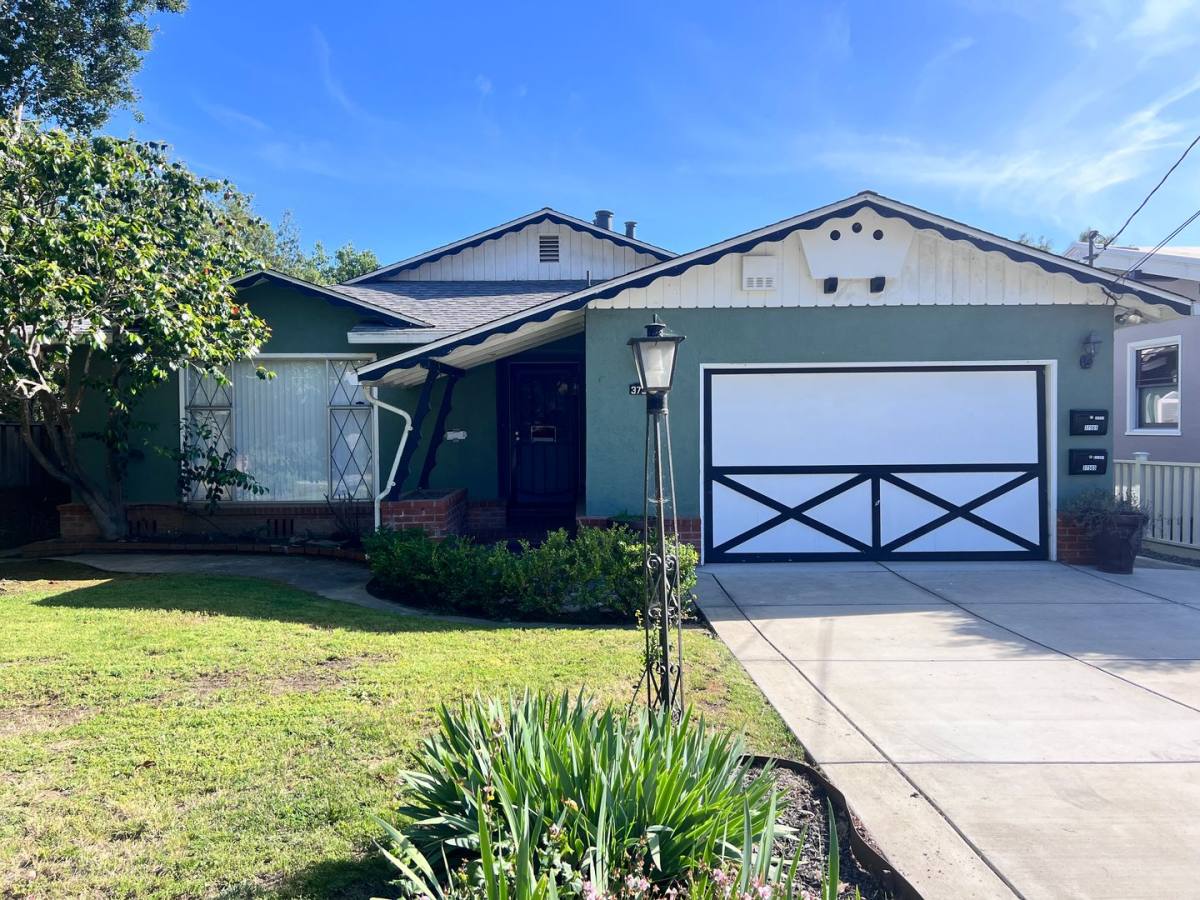 Townhouse for rent at 37565 2nd St, Fremont, CA 94536