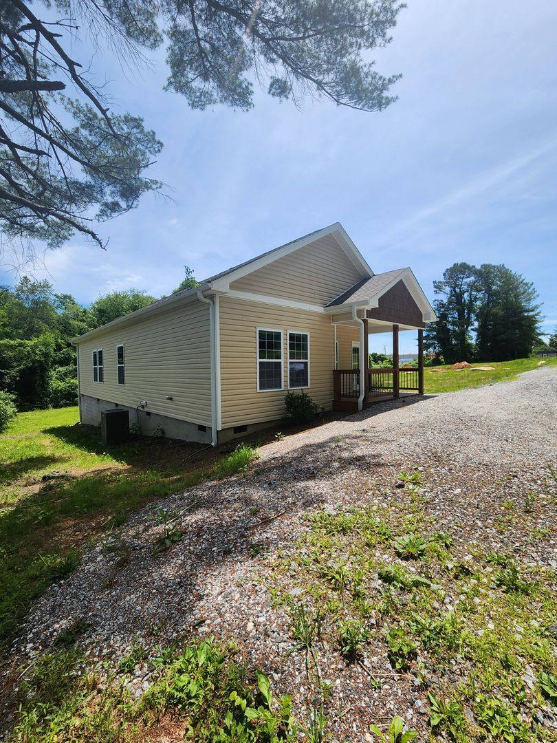 House for rent at 68 Brevard Knoll Dr, Hendersonville, NC 28792