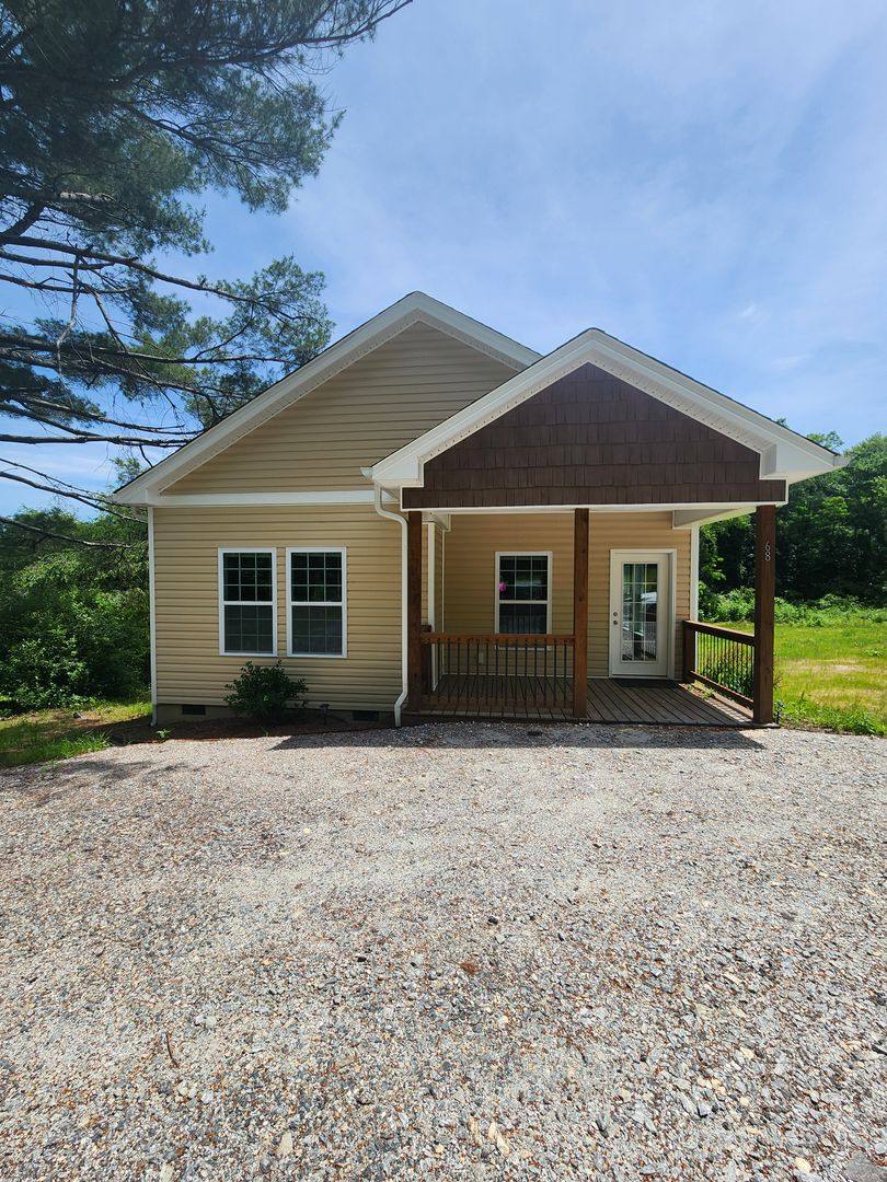House for rent at 68 Brevard Knoll Dr, Hendersonville, NC 28792
