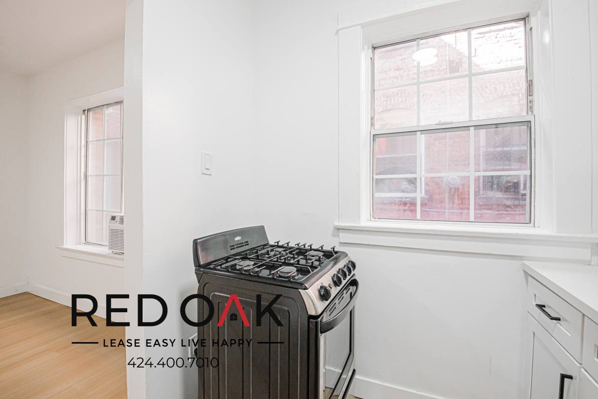 Apartment for rent at 1110 S Lake St #103, Los Angeles, CA 90006