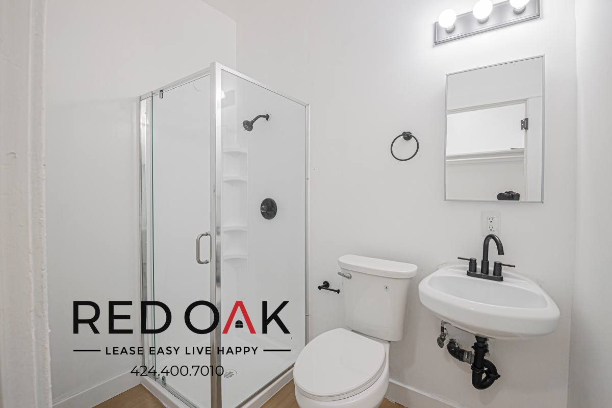 Apartment for rent at 1110 S Lake St #103, Los Angeles, CA 90006