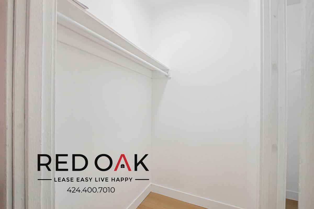 Apartment for rent at 1110 S Lake St #103, Los Angeles, CA 90006