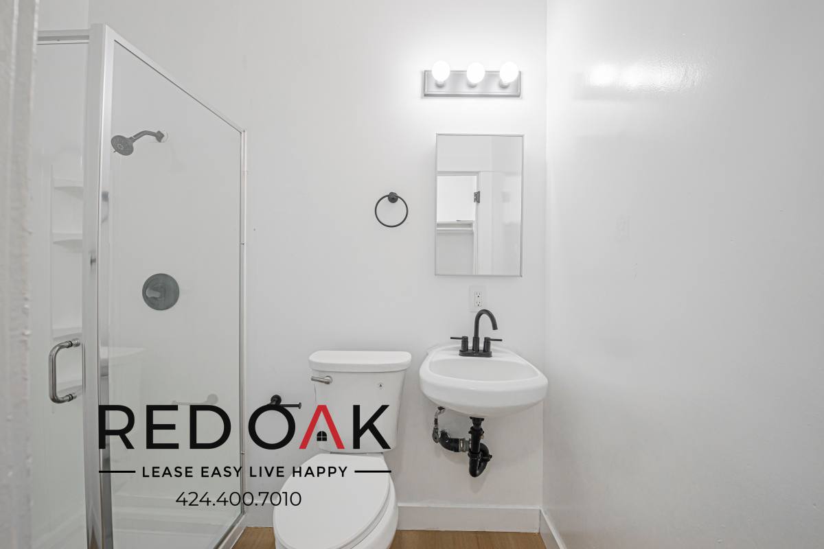 Apartment for rent at 1110 S Lake St #103, Los Angeles, CA 90006