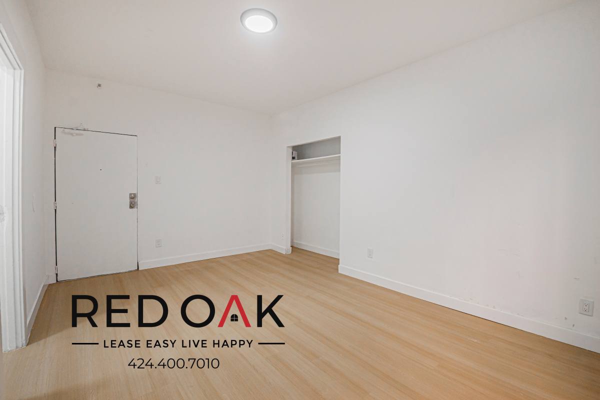 Apartment for rent at 1110 S Lake St #103, Los Angeles, CA 90006