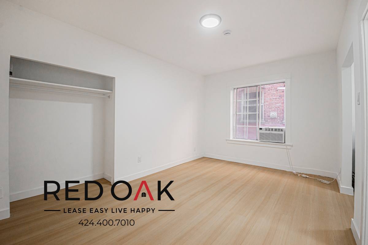 Apartment for rent at 1110 S Lake St #103, Los Angeles, CA 90006
