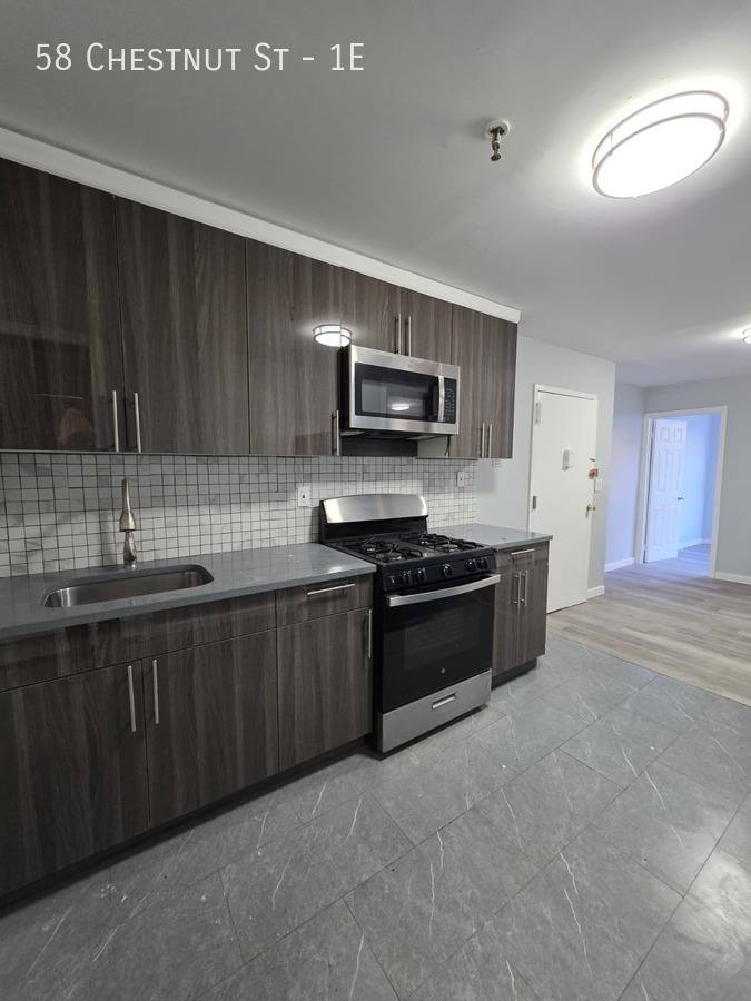 Apartment for rent at 58 Chestnut St #1E, Yonkers, NY 10701