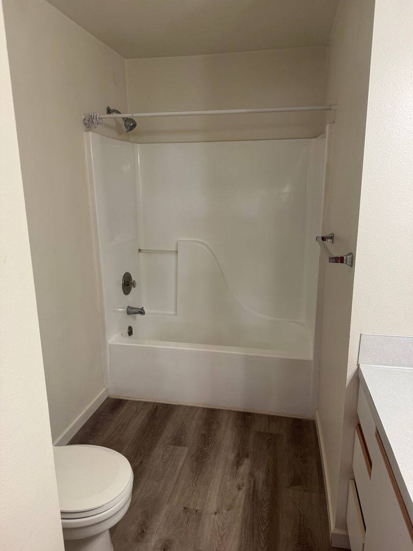 Apartment for rent at 1014 37th St SE, Auburn, WA 98002