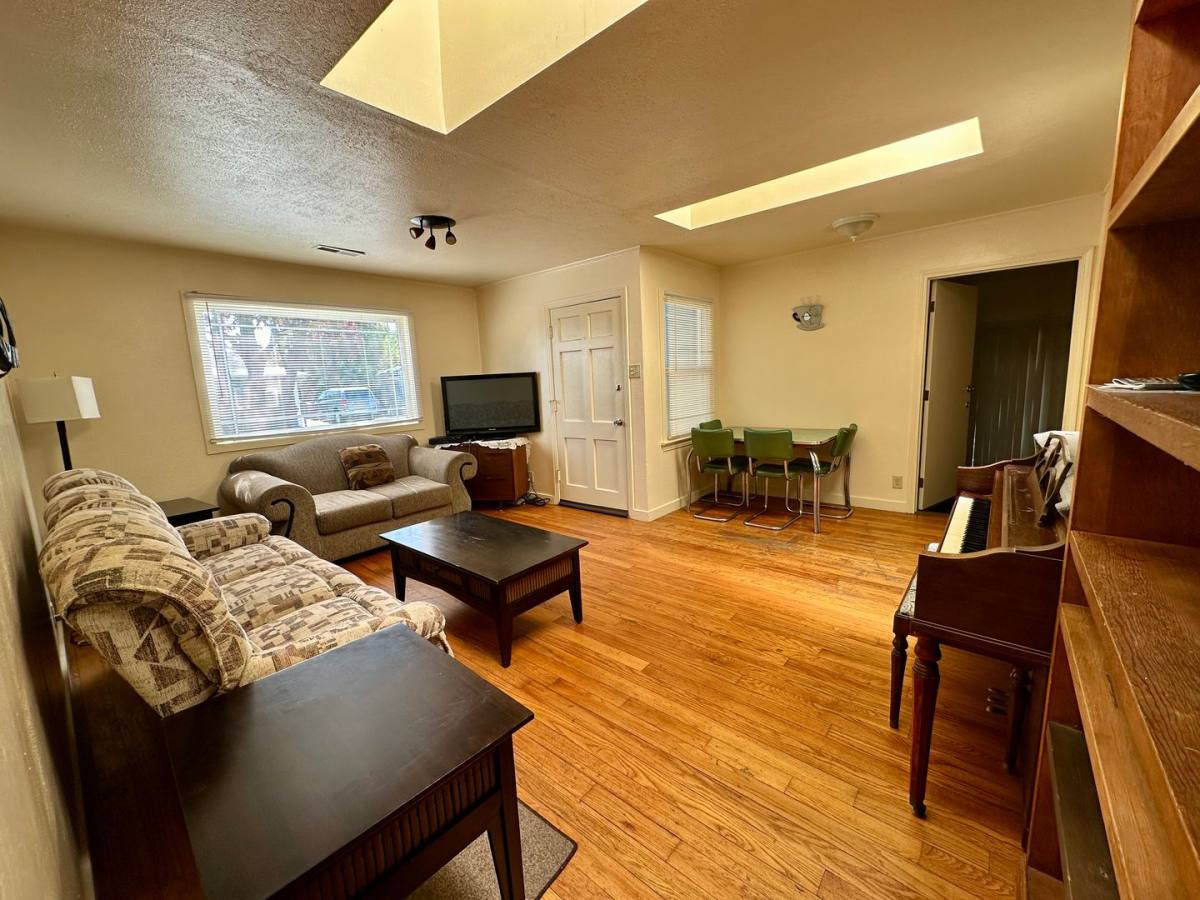 House for rent at 1465 R St, Arcata, CA 95521