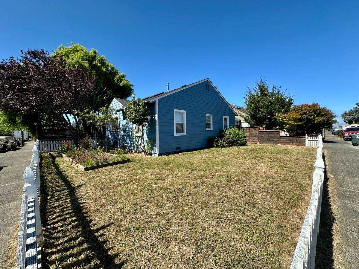 House for rent at 1465 R St, Arcata, CA 95521