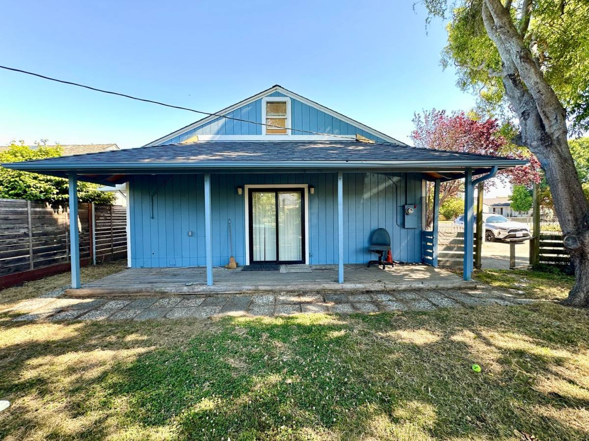 House for rent at 1465 R St, Arcata, CA 95521