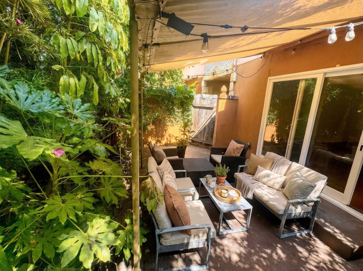 Apartment for rent at 1436-1450 Laurel Ave, Los Angeles, CA 90046