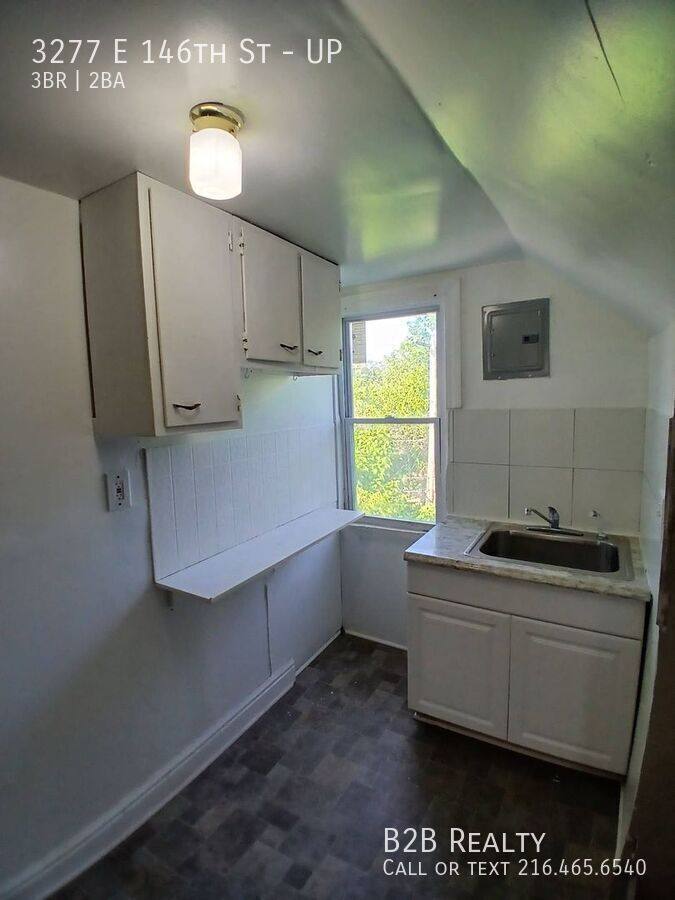 Apartment for rent at 3277 E 146th St #UP, Cleveland, OH 44120