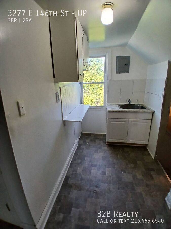 Apartment for rent at 3277 E 146th St #UP, Cleveland, OH 44120