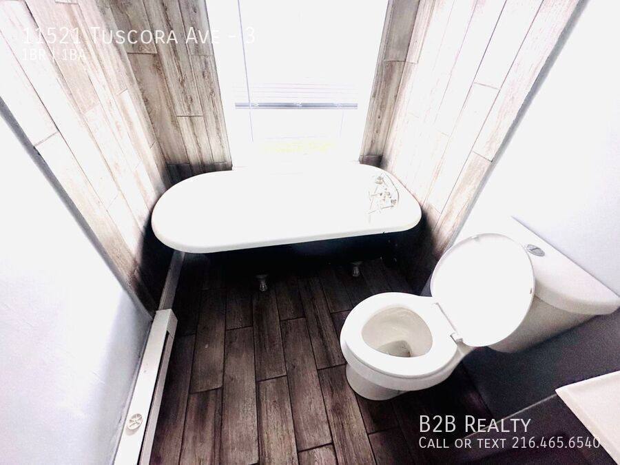 Apartment for rent at 11521 Tuscora Ave #3, Cleveland, OH 44108