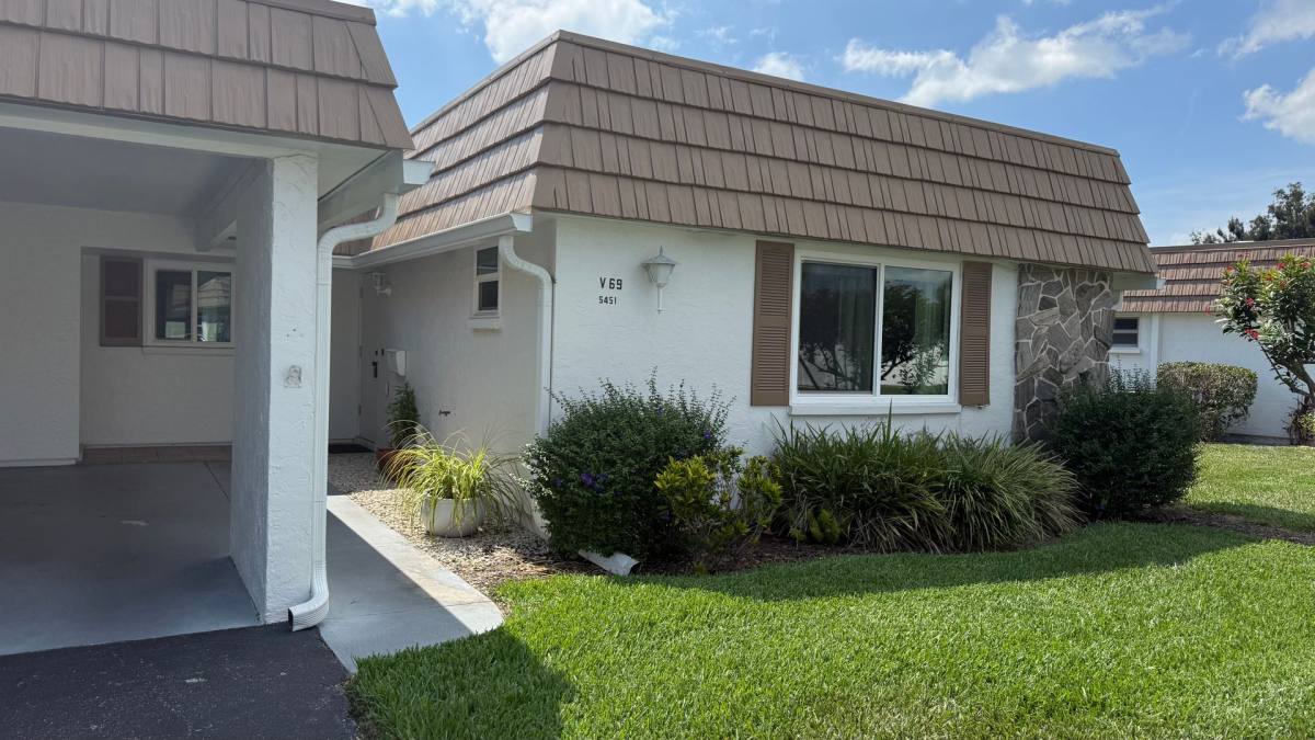 Condo for rent at 5451 Riverbluff Circle, Sarasota, FL 34231
