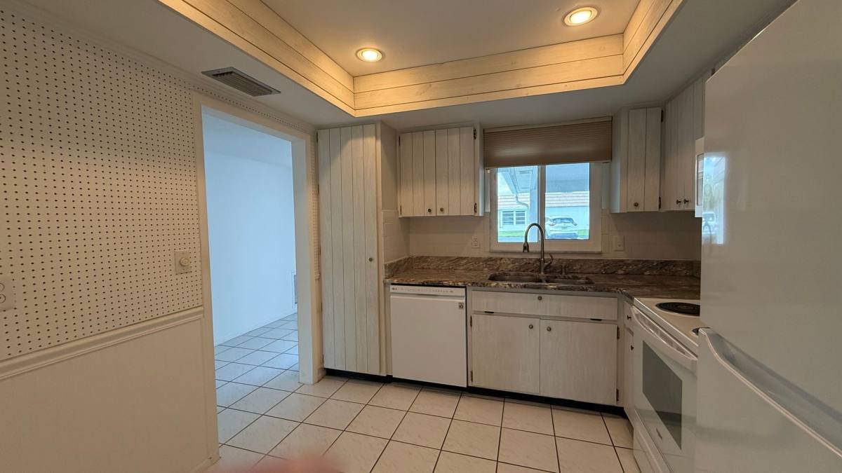 Condo for rent at 5451 Riverbluff Circle, Sarasota, FL 34231