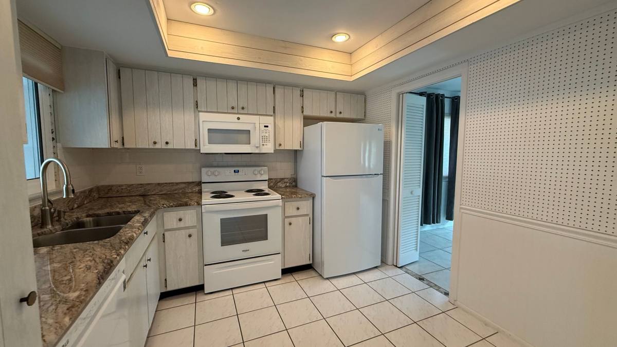 Condo for rent at 5451 Riverbluff Circle, Sarasota, FL 34231