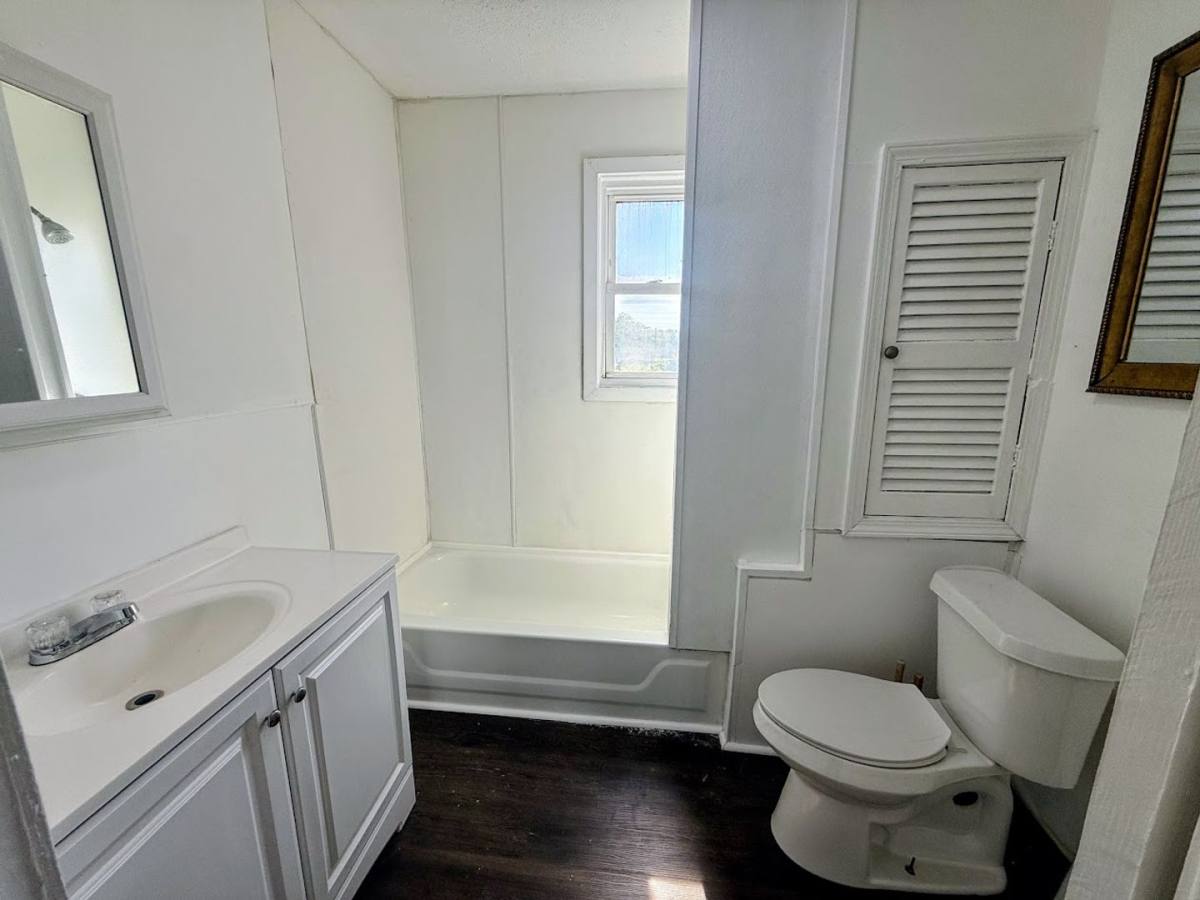 House for rent at 1106 Arnold Ave, Akron, OH 44305