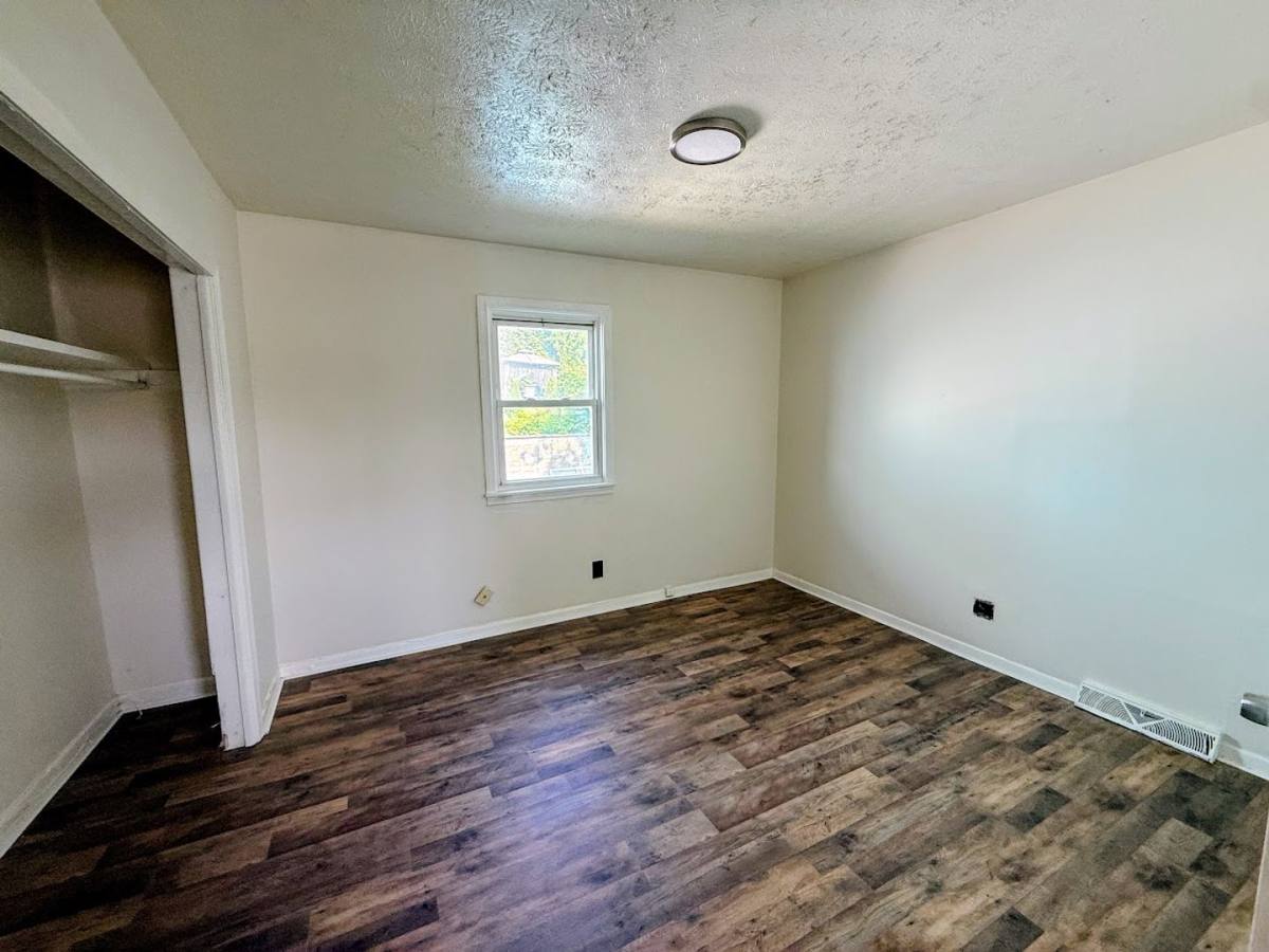 House for rent at 1106 Arnold Ave, Akron, OH 44305