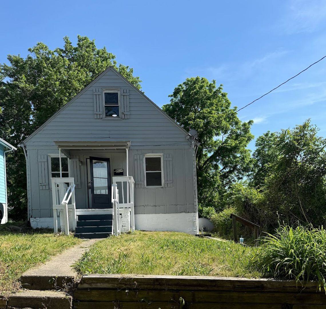 House for rent at 1106 Arnold Ave, Akron, OH 44305