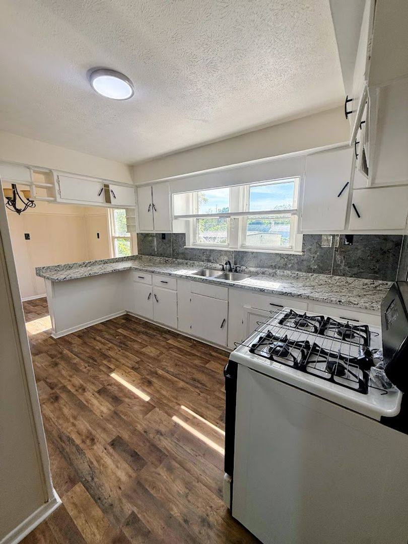 House for rent at 1106 Arnold Ave, Akron, OH 44305